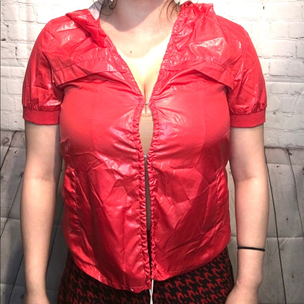 Short sleeve raincoat/windbreaker